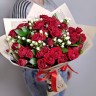 Букет красных кустовых роз Love