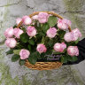 Корзинка фиолетовых роз с доставкой в Пятигорске