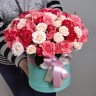 Кустовые розы в коробке Принимайте поздравления с доставкой в Пятигорске