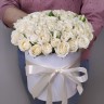 Остров счастья Белые розы в коробке с доставкой в Пятигорске