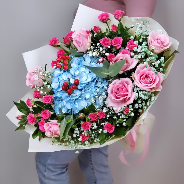 Модница Букет из роз и гортензий с доставкой в Пятигорске