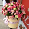 Премиум коробка кустовых роз Калейдоскоп желаний с доставкой в Пятигорске