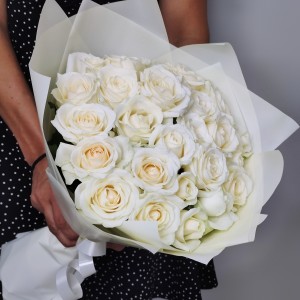 Нежный букет 25 белых роз