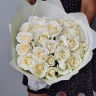 Нежный букет 25 белых роз с доставкой в Пятигорске
