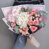 Нежная любовь Гортензии и розы с доставкой в Пятигорске