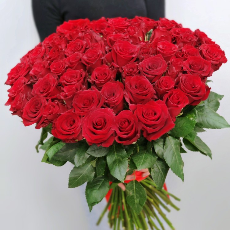 Красные розы Премиум с доставкой в Пятигорске