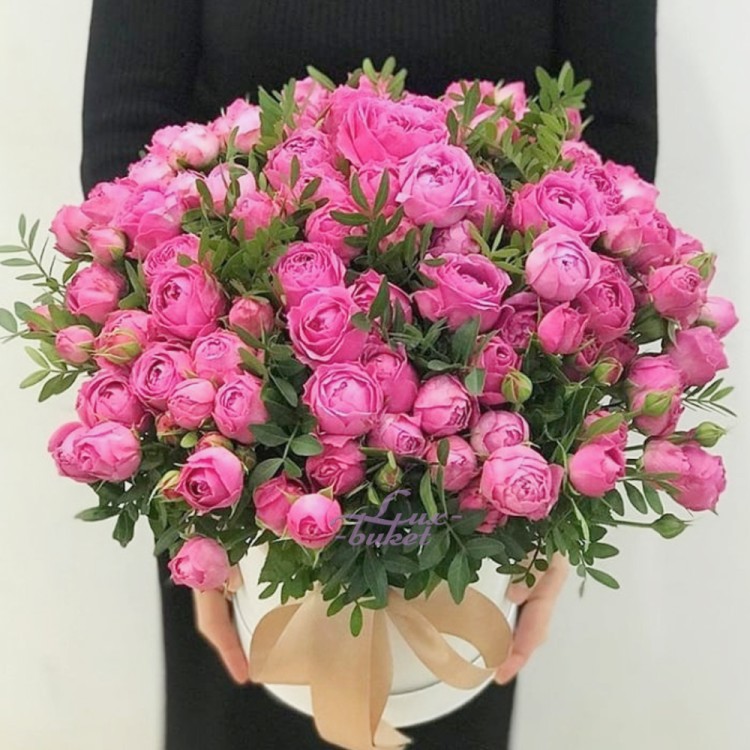 Прима Большая коробка пионовидных роз с доставкой в Пятигорске